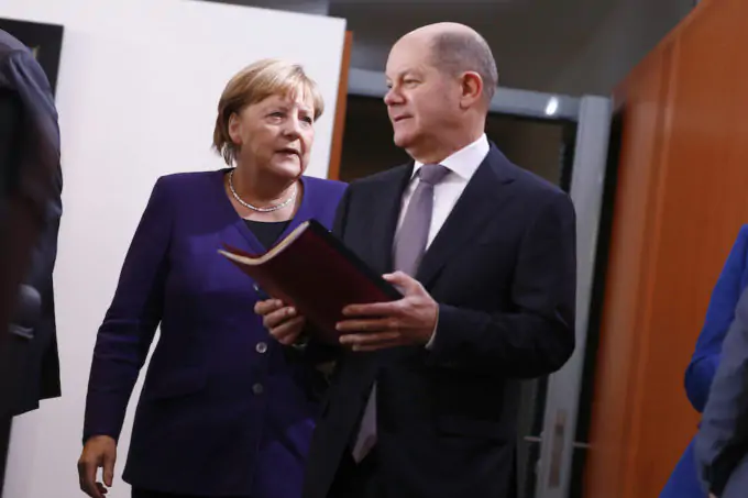 Olaf Scholz e Angela Merkel nel 2019 (Michele Tantussi/Getty Images)