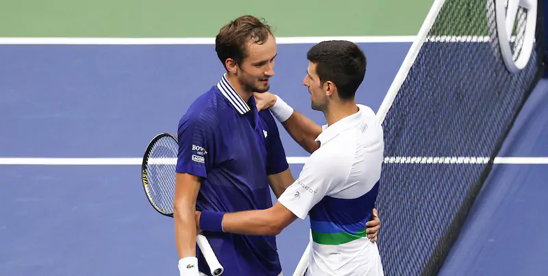 Daniil Medvedev e Novak Djokovic. (Elsa/Getty Images)