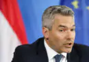 Il ministro dell'Interno austriaco ha detto agli afghani in fuga di restare dove sono