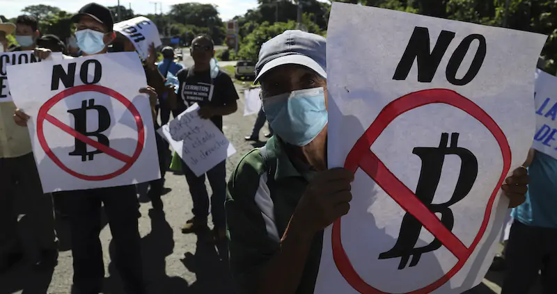 Il grande giorno del bitcoin a El Salvador non è andato come sperato - Il  Post
