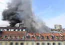 C'è un grosso incendio in un palazzo nel centro di Torino: al momento ci sono tre feriti lievi
