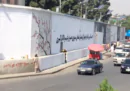 Il video dei talebani che cancellano i murales di Kabul