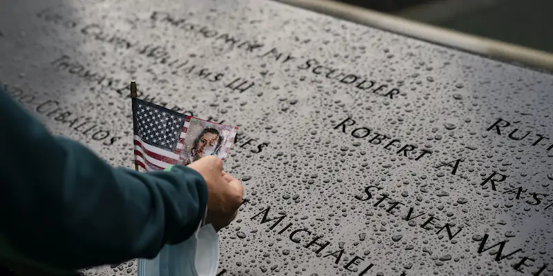 Il memoriale dell'11 settembre 2001, a New York (AP Photo/John Minchillo)