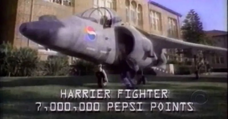Il ragazzo che fece causa a Pepsi perché voleva un jet militare