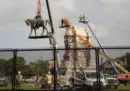 La rimozione della controversa statua del generale Lee di Richmond, in Virginia