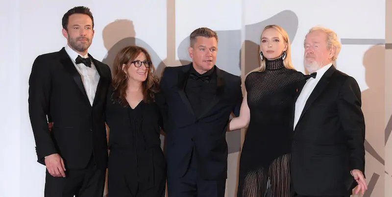 Ben Affleck, Nicole Holofcener, Matt Damon, Jodie Comer e Ridley Scott alla prima di The Last Duel, presentato fuori concorso (Gian Mattia D'Alberto - LaPresse)