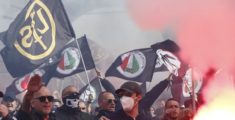 Militanti di Movimento Idea Sociale a una manifestazione neofascista. (Cecilia Fabiano/ LaPresse)
