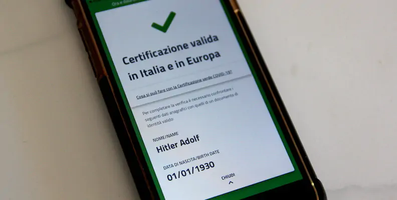 Il Green Pass di Adolf Hitler verificato come autentico dall'app VerificaC19