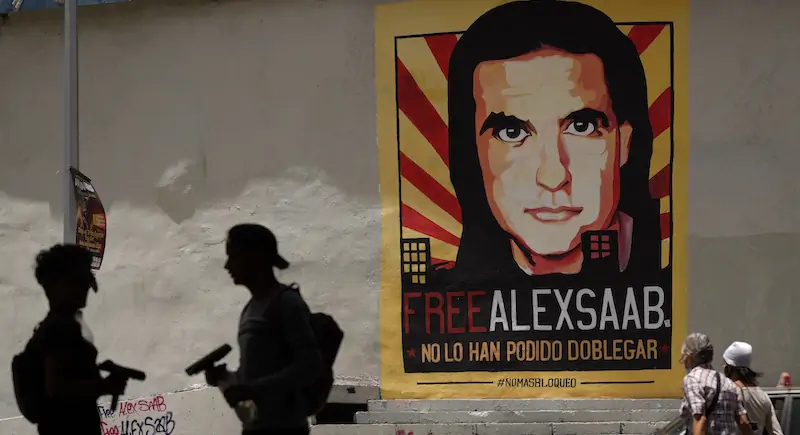 Un manifesto per la liberazione di Alex Saab a Caracas, la capitale del Venezuela (AP Photo/Ariana Cubillos)