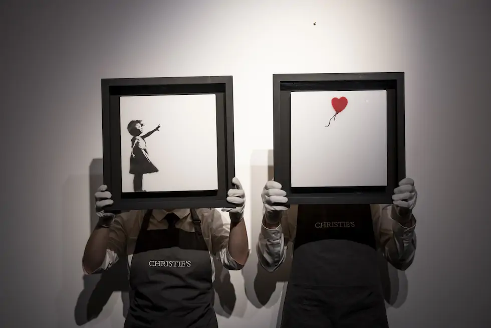 Due opere di Banksy in vendita alla casa d’aste londinese Christie’s (Dan Kitwood/Getty Images)