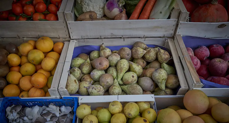 Frutta in un negozio a Parigi (Kiran Ridley/Getty Images)