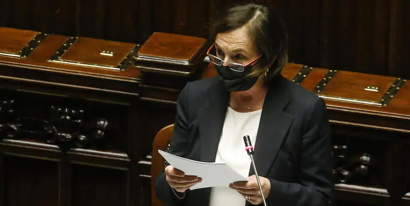 La ministra dell'Interno Luciana Lamorgese durante la sua informativa alla Camera (ANSA / FABIO FRUSTACI)