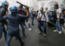 Gli scontri durante il corteo dei “No Green Pass” a Roma