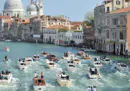 La protesta contro le onde, a Venezia