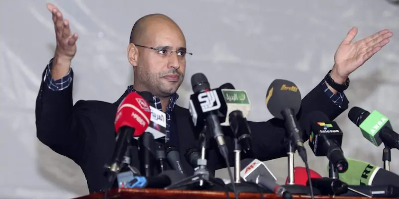 Saif al-Islam al-Gheddafi durante una conferenza stampa nel 2011 (EPA/ Sabri Elmhedwi)