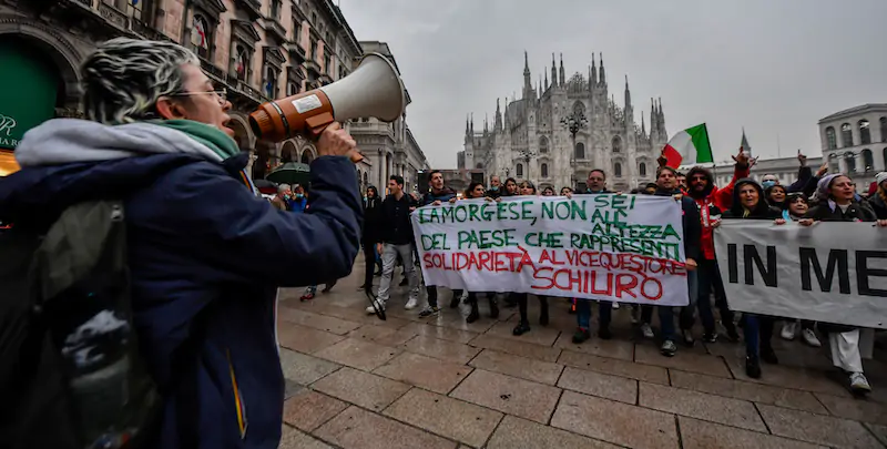 Una manifestazione "No Green Pass" a Milano (Claudio Furlan/LaPresse)