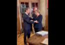 Il commosso ultimo incontro ufficiale tra Angela Merkel ed Emmanuel Macron