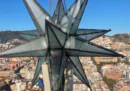 Ora in cima alla Sagrada Familia di Barcellona c'è una stella