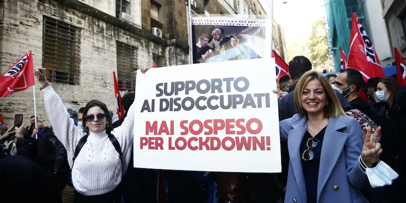 Manifestanti durante lo sciopero dei navigator, il 18 novembre (Cecilia Fabiano/ LaPresse)