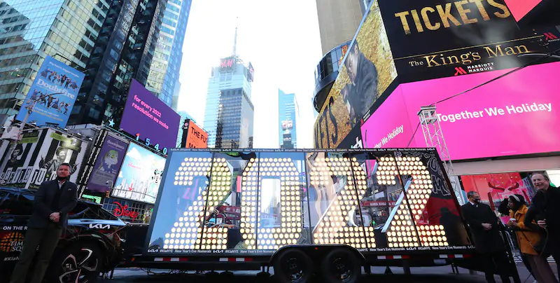 I preparativi per i festeggiamenti della vigilia di Capodanno a Times Square, New York (Rob Kim/Getty Images)