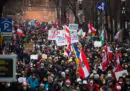 In Austria decine di migliaia di persone hanno manifestato contro l’obbligo vaccinale e contro le restrizioni