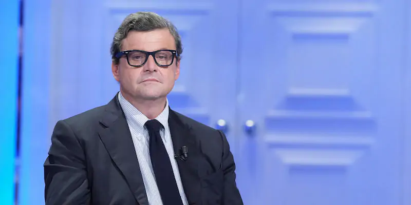 Il leader di Azione Carlo Calenda durante la puntata della trasmissione televisiva "Porta a porta", lo scorso 16 novembre 2021
(ANSA/ Alessandro di Meo)