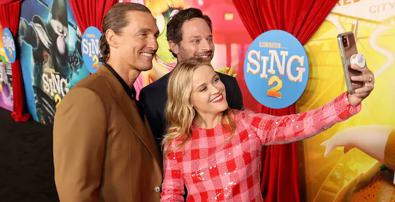 Gli attori Matthew McConaughey (52), Nick Kroll (43) e Reese Witherspoon (45) alla prima di Sing 2 - Sempre più forte a Los Angeles, 12 dicembre
(Emma McIntyre/Getty Images)