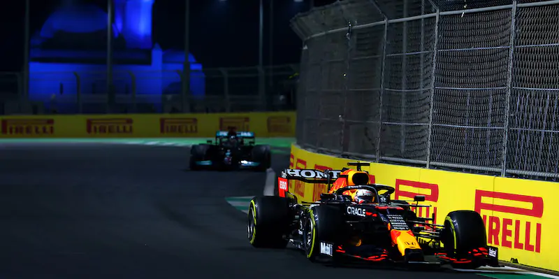 Max Verstappen e Lewis Hamilton nel Gran Premio d'Arabia Saudita (Mark Thompson/Getty Images)