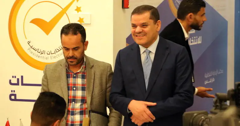 Il capo del governo di unità nazionale libico, Abdel Hamid Dbeibeh, presenta la sua candidatura alla presidenza ( EPA/ansa)