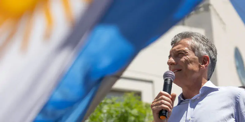 Mauricio Macri durante un comizio a Dolores, in Argentina, lo scorso 28 ottobre (Tomas Cuesta/ Getty Images)