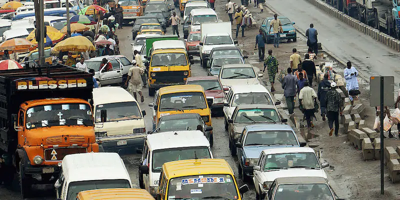 Il traffico in una strada di Lagos (Dan Kitwood/ Getty Images)