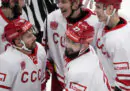 La nazionale russa di hockey su ghiaccio ha giocato una partita con magliette dell'Unione Sovietica