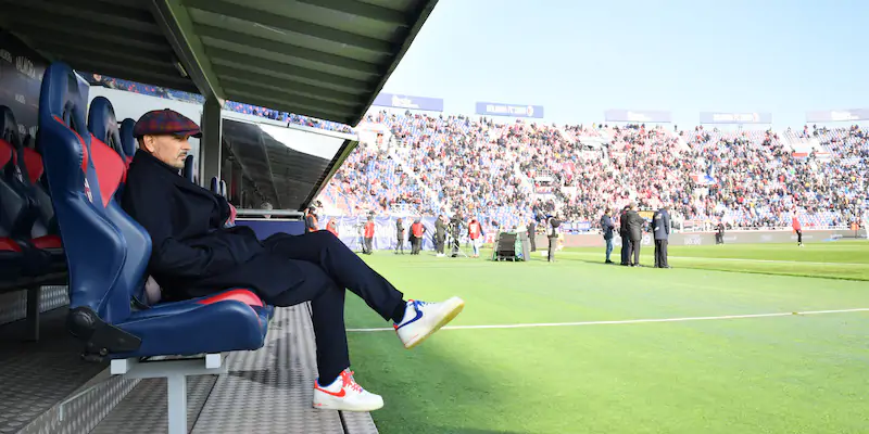 Sinisa Mihajlovic in panchina durante Bologna-Fiorentina (Massimo Paolone/LaPresse)