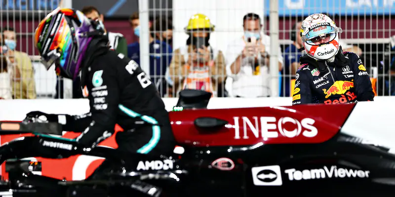 Max Verstappen e Lewis Hamilton al termine del Gran Premio del Qatar (Mark Thompson/Getty Images)