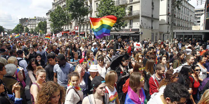 La parata del Pride a Parigi (AP Photo/Remy de la Mauviniere)