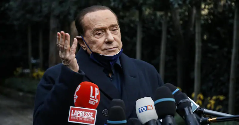 Il leader di Forza Italia, Silvio Berlusconi, il 23 dicembre 2021 (ANSA/FABIO FRUSTACI)