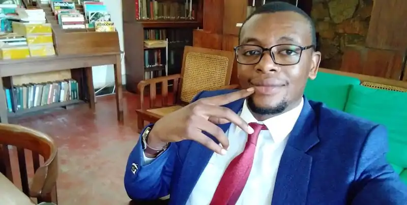 Uno scrittore ugandese è stato arrestato e torturato per alcuni tweet contro il presidente
