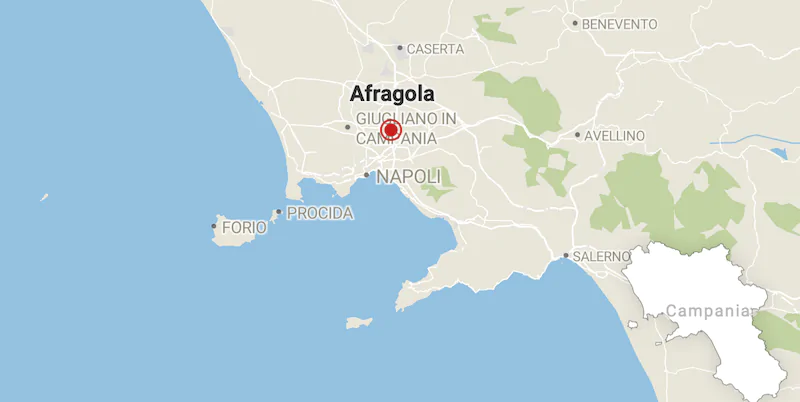 Ad Afragola, in Campania, è crollato un palazzo: per ora non ci sono notizie di morti o feriti
