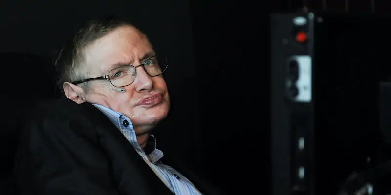 Stephen Hawking nel 2010 al World Science Festival di New York (AP Photo/Evan Agostini)
