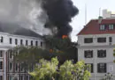 C'è un grosso incendio nell'edificio che ospita la camera bassa del Parlamento in Sudafrica: una persona è stata arrestata