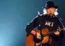 Neil Young ha chiesto di rimuovere la sua musica da Spotify, per protesta contro un podcast