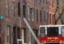 Almeno 13 persone sono morte in un incendio a Philadelphia, negli Stati Uniti