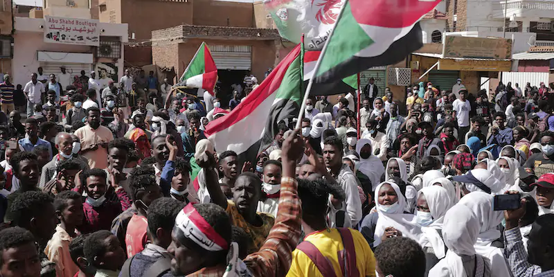 Le proteste di domenica 2 gennaio a Khartoum (AP Photo/ Marwan Ali)