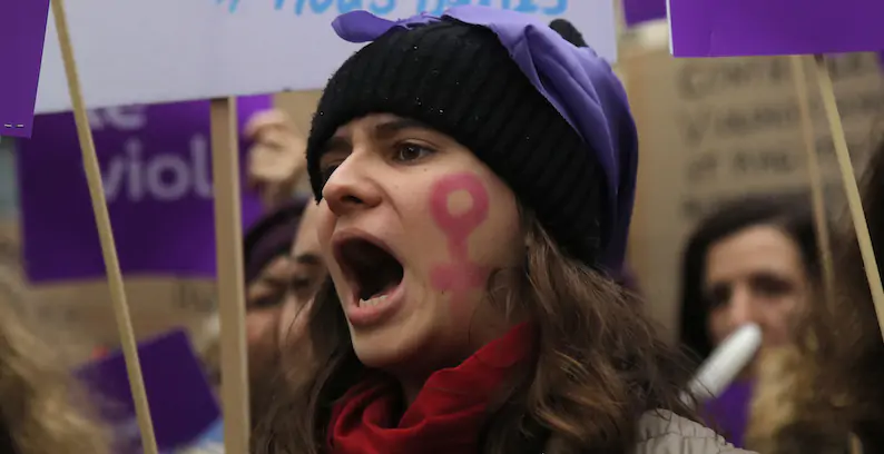 Manifestazione femminista a Parigi, 24 novembre 2018 (AP Photo/Michel Euler)