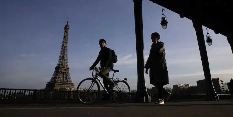 Il centro di Parigi diventerà zona a traffico limitato