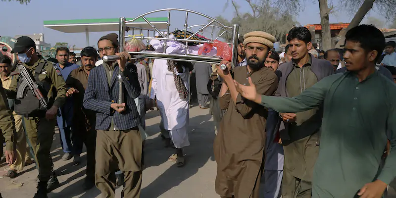 Ottanta persone sono state arrestate in Pakistan per aver linciato e ucciso un uomo accusato di blasfemia