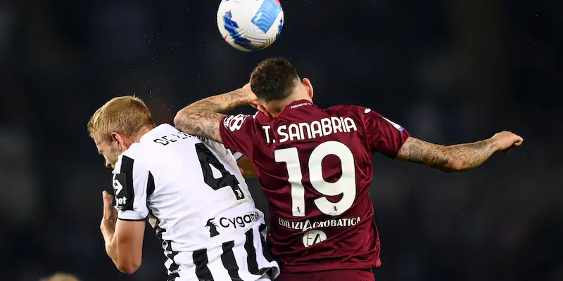 Matthijs de Ligt e Antonio Sanabria in Torino-Juventus (LaPresse/Fabio Ferrari)