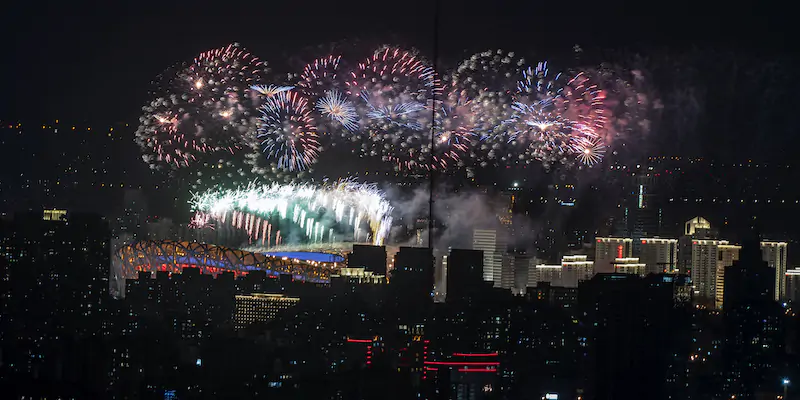 I fuochi d'artificio sopra lo Stadio Nazionale di Pechino (Kevin Frayer/Getty Images)