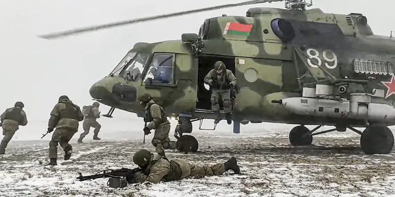 Esercitazioni militari congiunte di soldati russi e bielorussi (Russian Defense Ministry Press Service via AP)