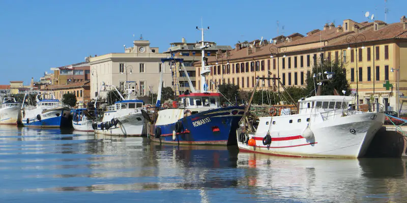 I pescherecci fermi al porto di Fiumicino (ANSA/Telenews)